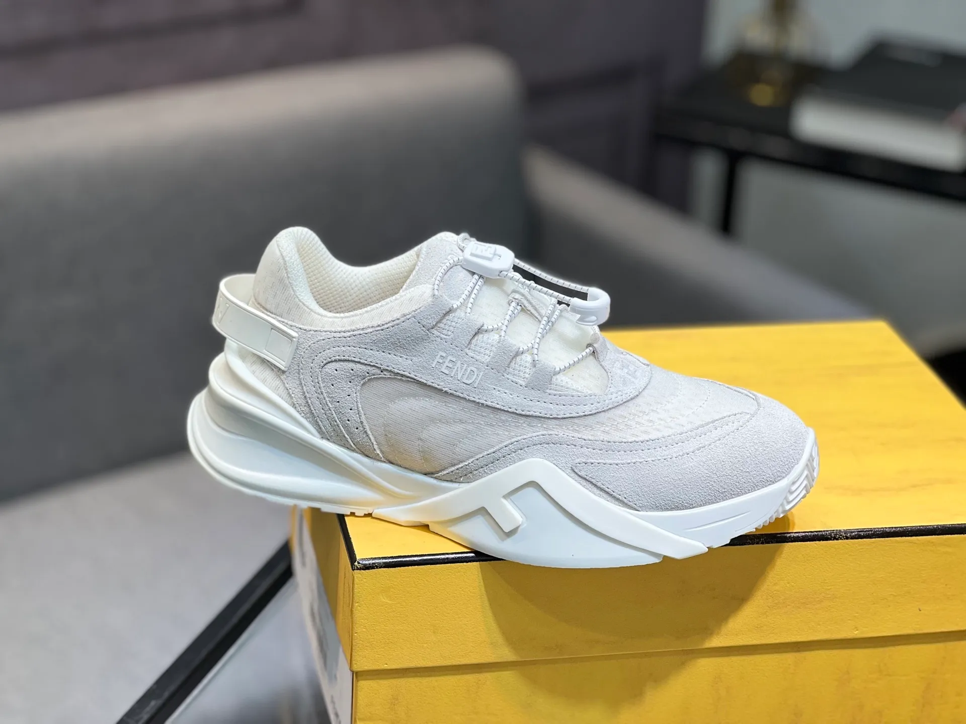 Men's shoes 💰580 FENDI men's fashion casual shoes 👟Hot sale🔥Official website 1:1 replica ⬆️Original quality - Original leather - Original breathable mesh lining Original outsole 1:1 replica, code number 38-44 (45-46 customized)